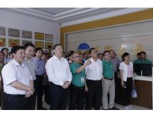 廣西農(nóng)業(yè)廳各領(lǐng)導(dǎo)到正豐視察工作 (1)